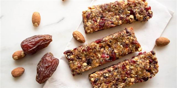 能量棒和小食棒的脂肪和糖含量驚人,糖尿病患者尤其要小心選擇