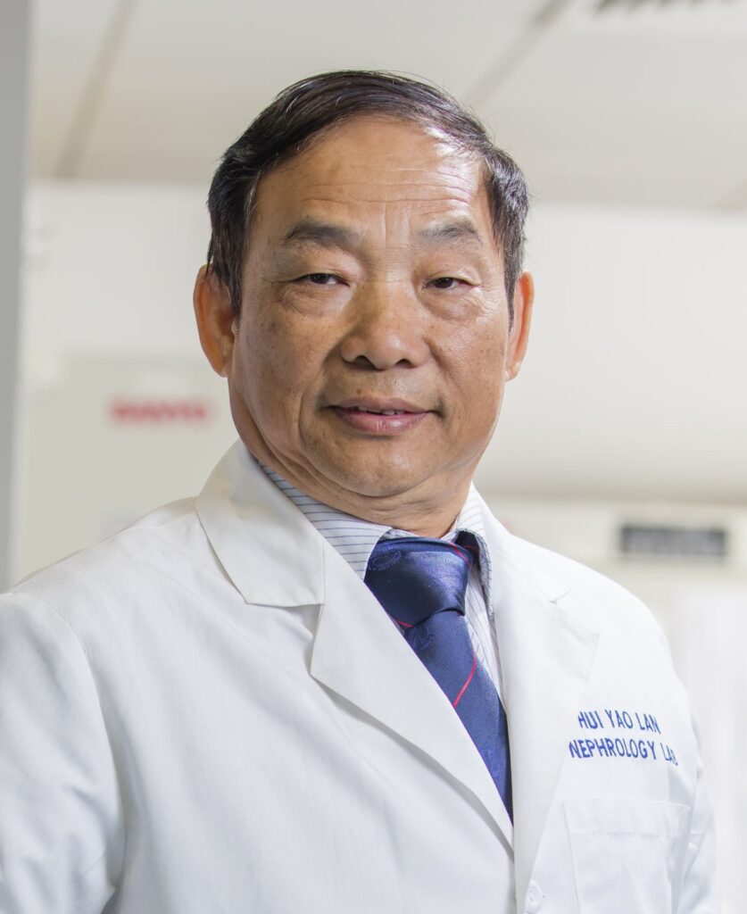 中大李卓敏生物醫學講座教授及醫學院內科及藥物治療學系教授藍輝耀教授