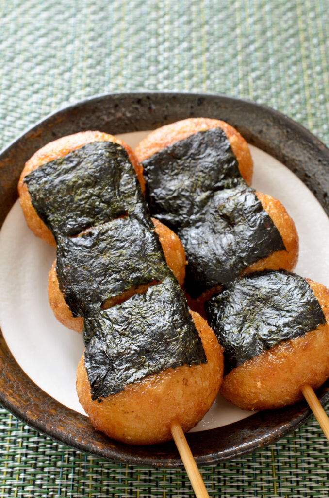 年糕與紫菜都是高風險導致鯁親的食物。