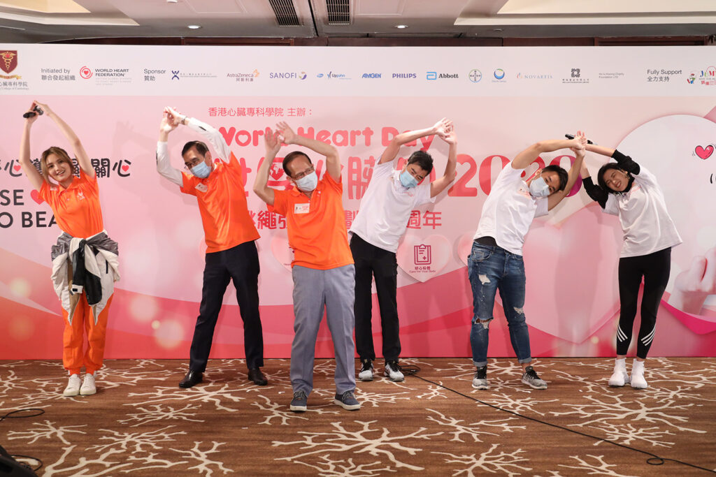 陳蕾及黃妍與醫生在場玩遊戲考驗心臟病知識。