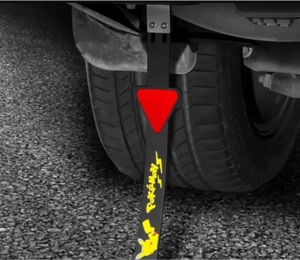 替汽車裝置靜電接地帶就能把車上的靜電釋放走，開車門時就不易被電了。