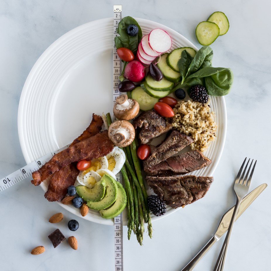 「168減肥法」是指一天內限於８小時內完成進食，其餘 16 小時斷食。