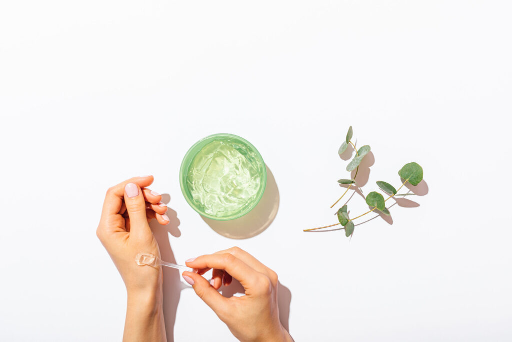 曬後常用的蘆薈啫喱，要選擇透明不加色素。