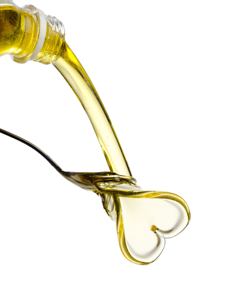 食油含有令心臟血管健康的好膽固醇，亦會組成脂肪保護體內器官，協助身體吸收脂溶性維他命A、D、E和K，降低體內壞膽固醇。