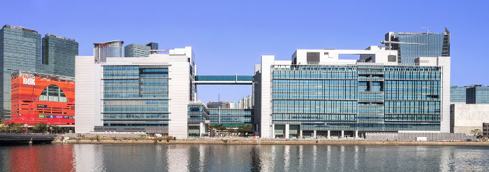 香港兒童醫院推行先天性心臟病過渡護理計劃，為準備轉介至成人心臟科的先天性心臟青少年患者及其家長提供過渡期護理諮詢服務。
