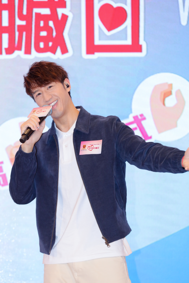 馮允謙大談健身心得,他表示平日會抽空做運動,除了為唱歌練氣外,亦可增強心肺功能。