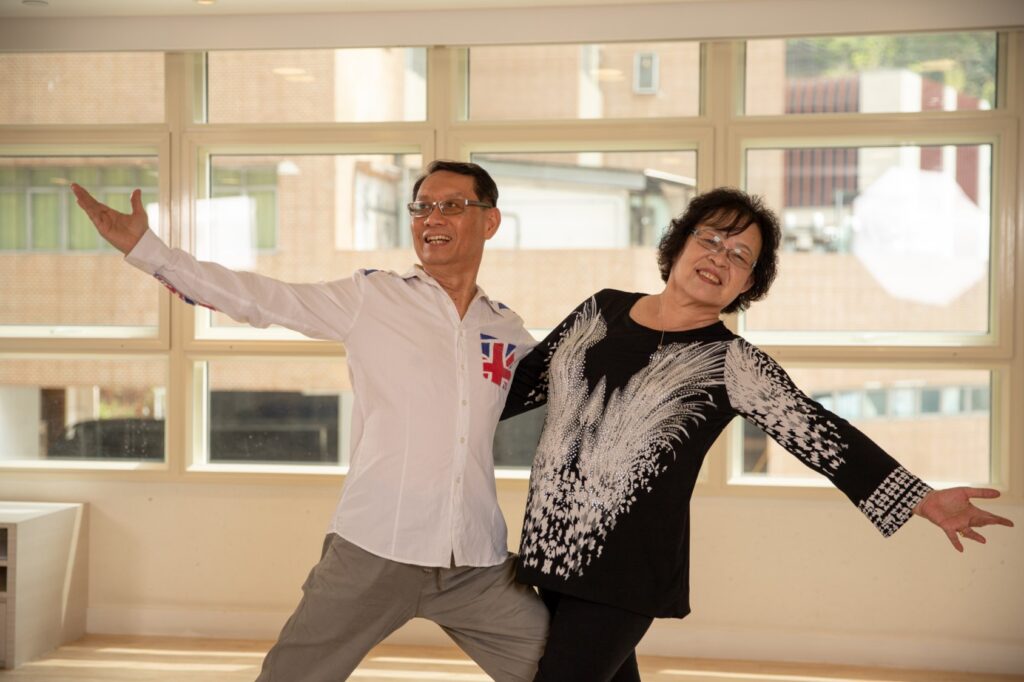 前列腺癌康復者崔生崔太一同參加「前路無阻」計劃「舞出活力婚姻」研習班。