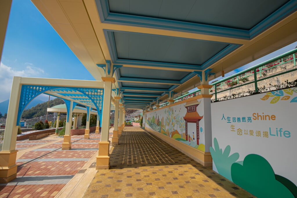 長達15米、以 「永善之門 - 生命意義永不止息」為題的壁畫