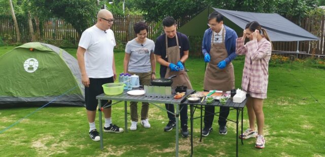 左起)陳妙貞姑娘與郭俊傑醫生、黃加霖醫生合力炮製的低鹽健康菜式！