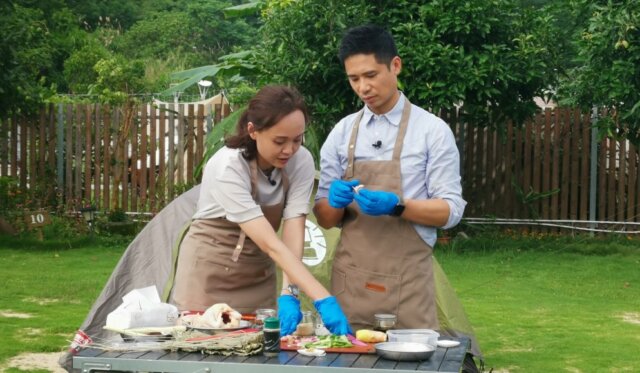 心臟科專科盧家業醫生夥拍葉玲玲醫生一齊整「炭燒荷葉雞」。