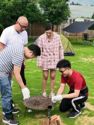 心臟科專科陳梓浩醫生、鄭裕康醫生努力起爐教授大家低鹽燒烤秘訣！